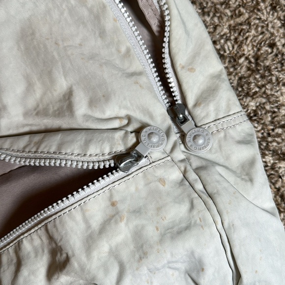 Pride Kiryas Kipling 
Medium Backpack - Picture 6 of 9